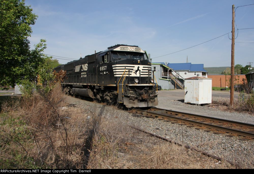 NS 6957 shoves just past the defect detector